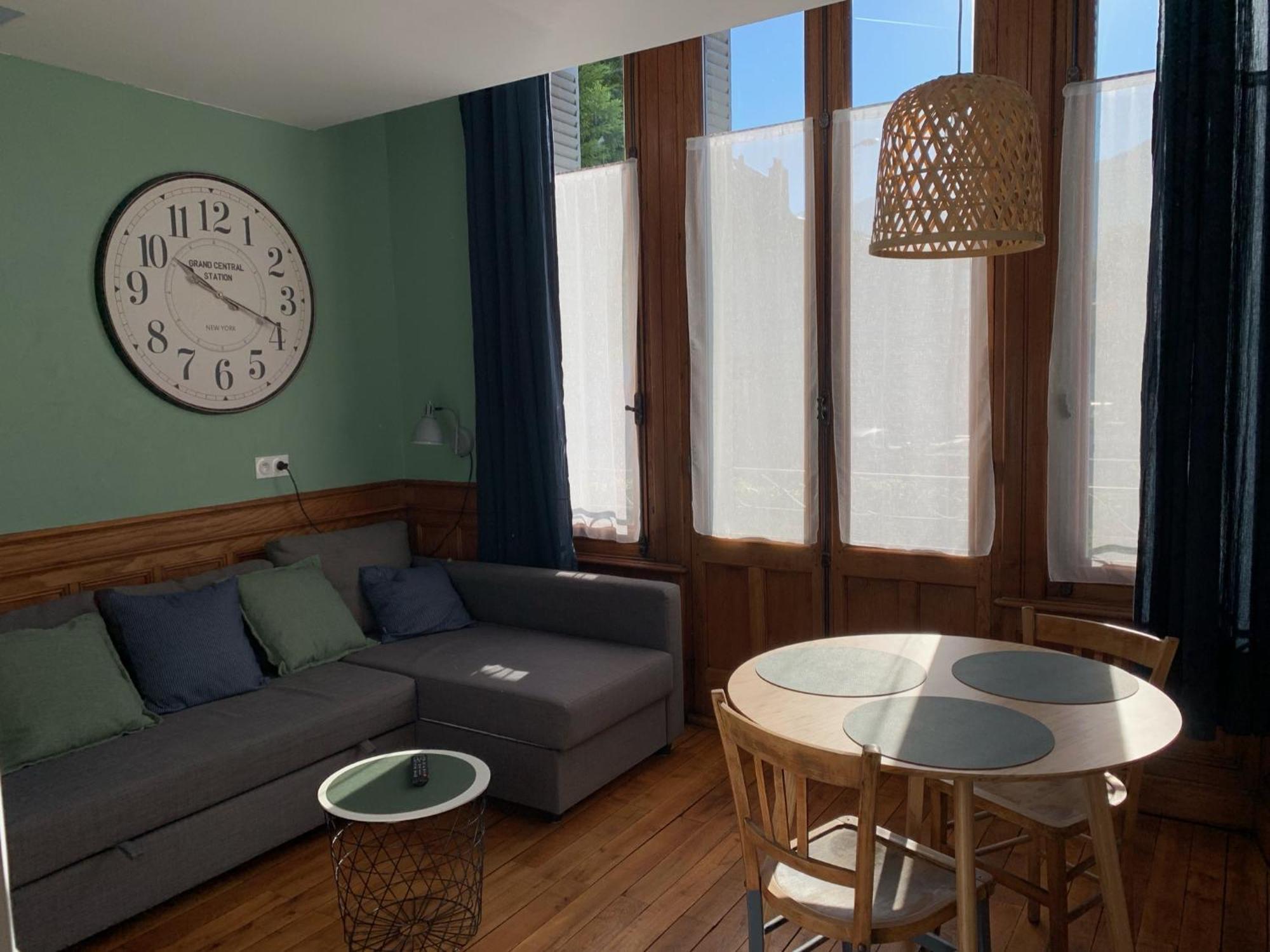 A Deux Pas De La Gare, La Maison Rouge Albertville Eksteriør billede