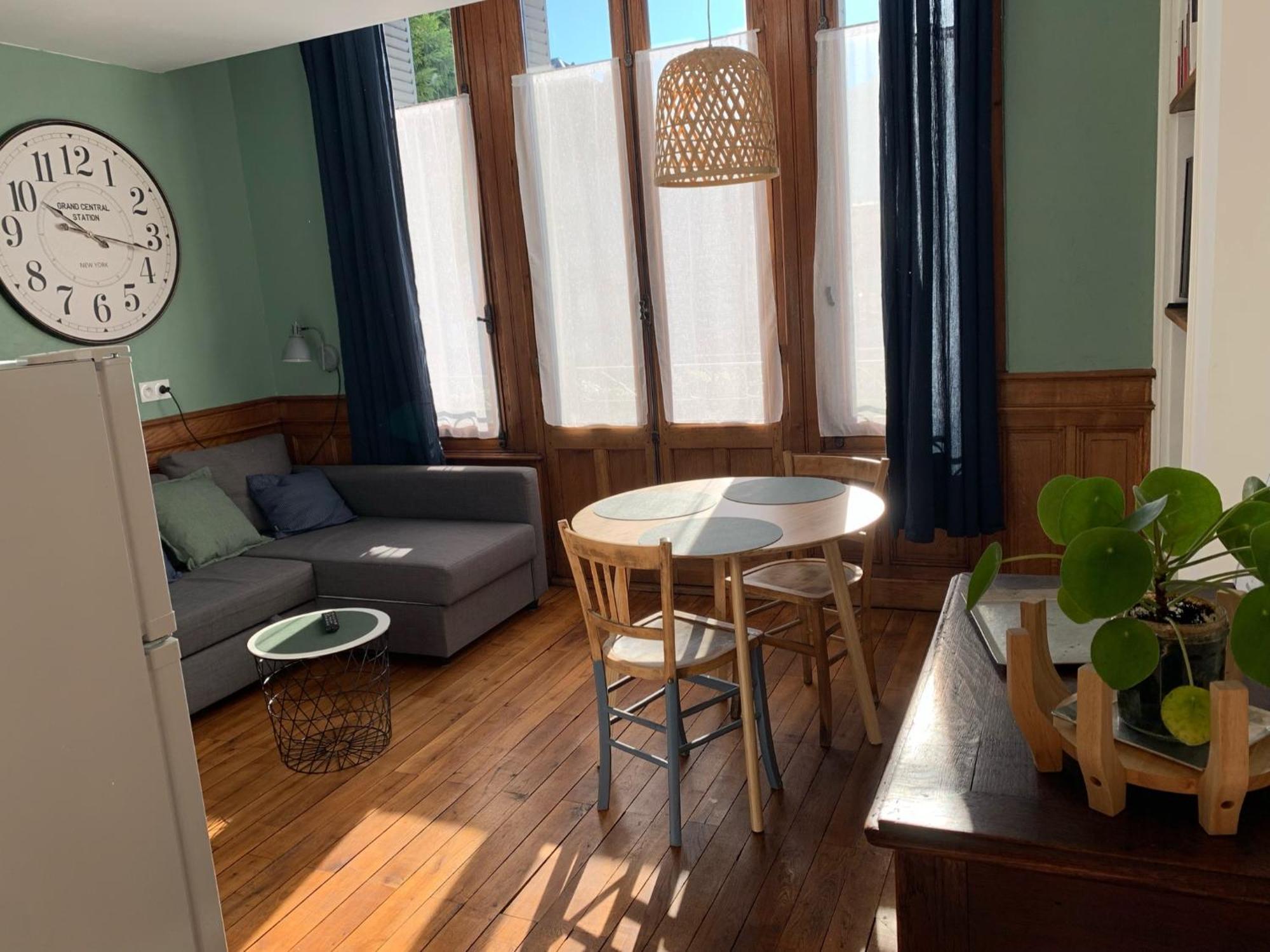 A Deux Pas De La Gare, La Maison Rouge Albertville Eksteriør billede
