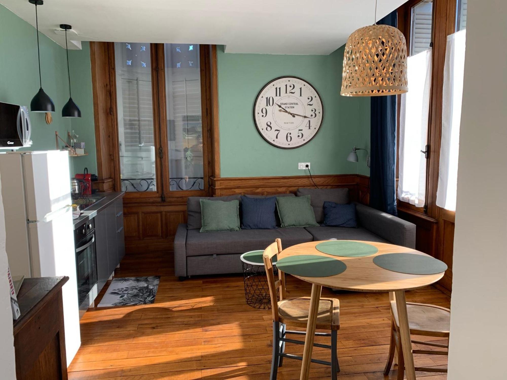 A Deux Pas De La Gare, La Maison Rouge Albertville Eksteriør billede