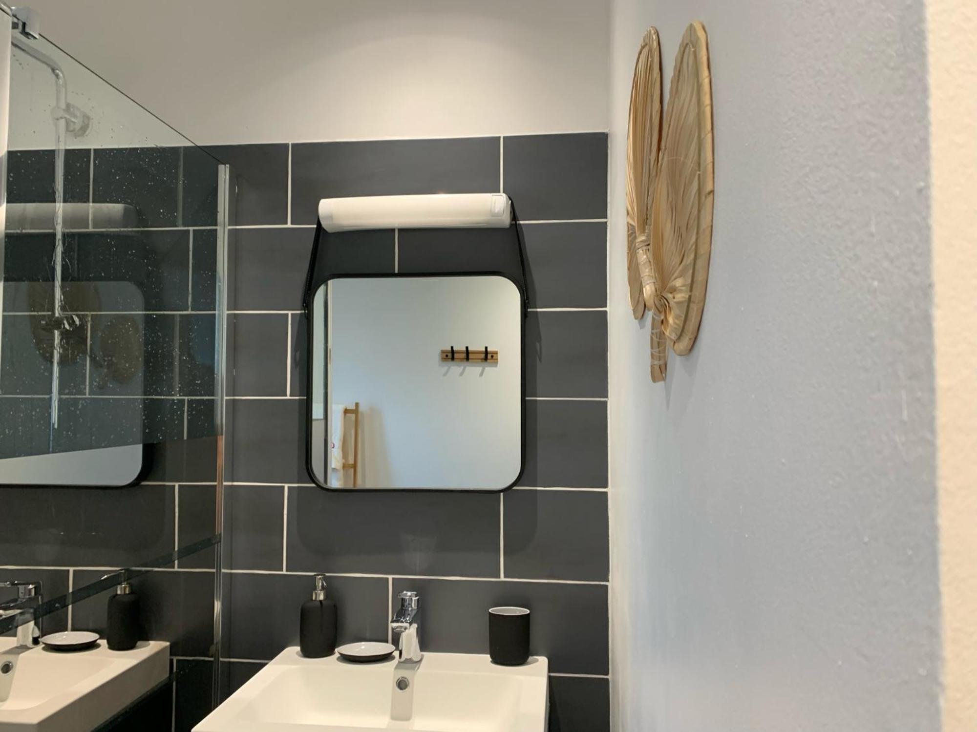 A Deux Pas De La Gare, La Maison Rouge Albertville Eksteriør billede