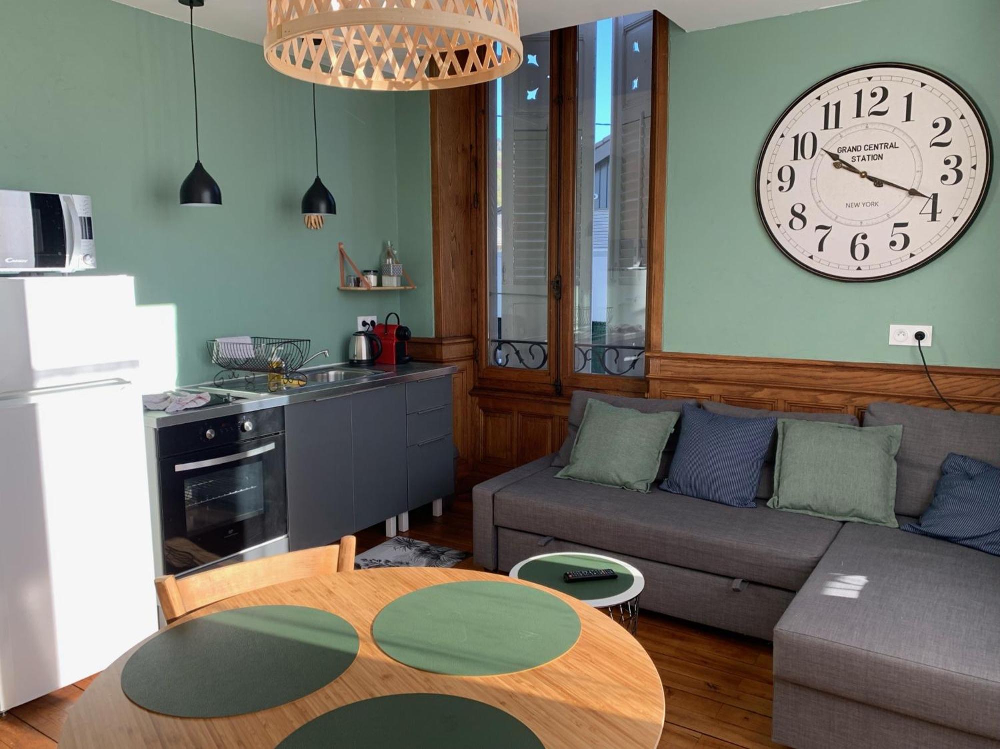 A Deux Pas De La Gare, La Maison Rouge Albertville Eksteriør billede
